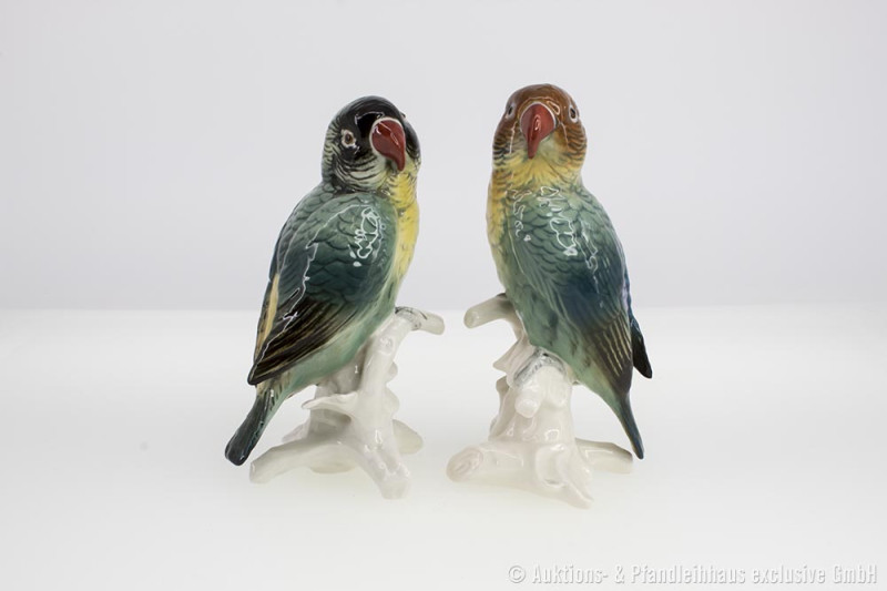 Ens Paar Papageien "Die Unzertrennlichen" Lovebirds Porzellan, polychrom bemalt,...