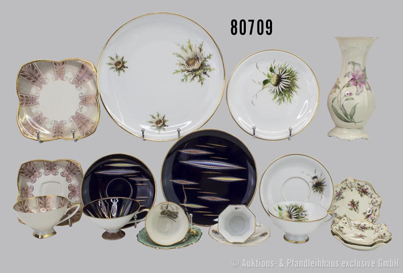 Konv. 23 Teile Porzellan, polychrome Bemalung, teils Goldstaffage, dabei Vase, K...