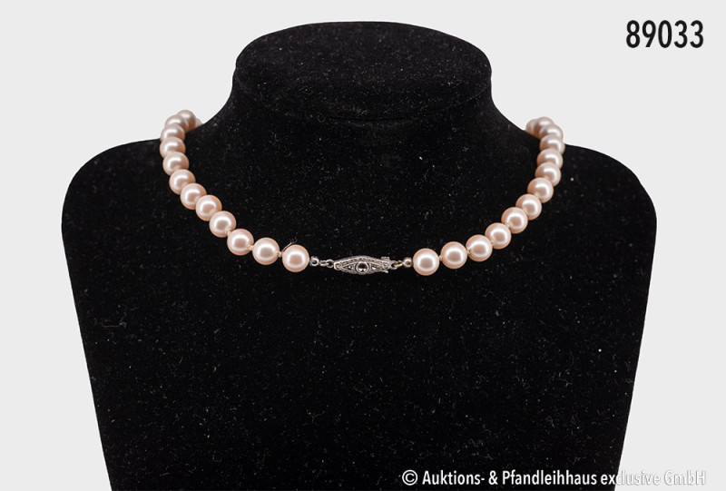 Konv. 5 Perlenketten, davon 2 beschädigt, mit 2 Schließen 585 Gold, L bis ca. 10...
