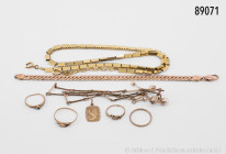 Konv. Goldschmuck, 333 Gold, Armband, L ca. 17 cm, 1 Collier, L ca. 48 cm und weiteres Collier, L ca. 42 cm, mit Perlen, dazu 4 Ringe und 1 Anhänger, ...