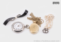 Konv. Verschiedenes, dabei Perlenarmband mit Silberschließe, das Armband mit Zertifikat eines Juweliers, kleine silberne Taschenuhr, Brosche, kleine v...