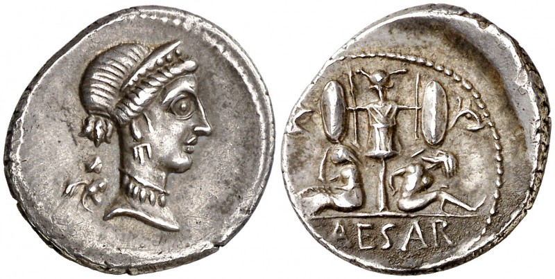 (46-45 a.C.). Julio César. Denario. (Spink 1404) (S. 13) (Craw. 468/1). 3,77 g. ...