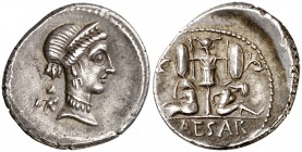 (46-45 a.C.). Julio César. Denario. (Spink 1404) (S. 13) (Craw. 468/1). 3,77 g. EBC/EBC-.