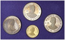 1977. Cuba. 20 (tres, AG) y 100 (AU) pesos. (Kr. PS7). En estuche oficial con certificado. Proof.