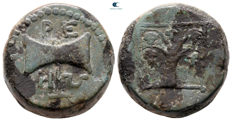 Kings of Thrace. Teres II 356-342 BC. 
Bronze Æ

20 mm, 12,96 g

Labrys / F...