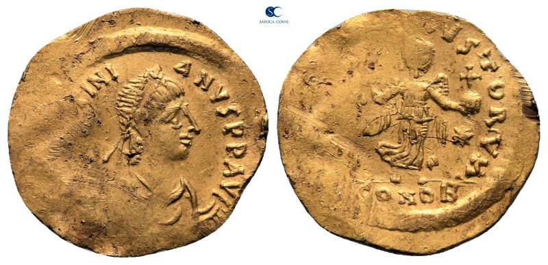 Justinian I AD 527-565. Constantinople
Tremissis AV

17 mm, 1,46 g

D N IVS...