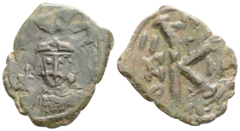 Constantine IV Æ 20 Nummi. Constantinople, AD 674-685. Helmeted and cuirassed bu...