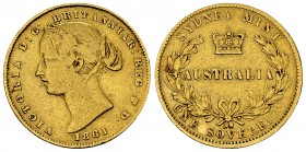 Australia AV Sovereign 1861 

Australia. Victoria (1837-1901). AV Sovereign 1861 (7.89 g), Sydney.
Fb. 10.

Almost very fine.