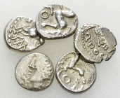 Celtic Gaul, Lot of 5 AR quinarii 

 Celtic Gaul. Lot of 5 (five) AR quinarii.

Very fine. (5)

Lot sold as is, no returns.