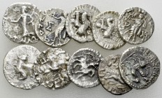 Lot of 10 Indo-Scythian BI drachms 

Lot of 10 (ten) Indo-Scythian BI drachms, c. 1st century BC.

Mostly very fine. (10)

Lot sold as is, no re...