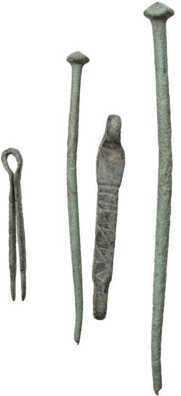 Lot of two (2) bronze instruments: tweezer and long pin. Roman. 44 and 85 mm.