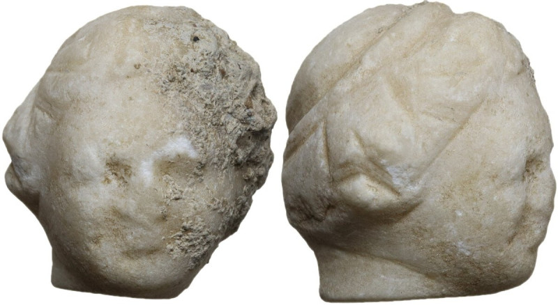 Marbel head of a female statuette. Height: 34 mm.