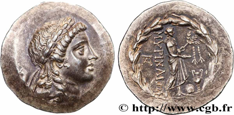 AIOLIS - MYRINA
Type : Tétradrachme stéphanophore 
Date : c. 150-140 AC.  
Mint ...