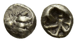 Ionia. Uncertain mint circa 600-550 BC. Myshemihekte - 1/24 Stater EL (6mm, 0.62 g) Lion's paw / Stellate pattern within incuse square.