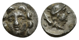Pisidia. Selge. Obol. 350-300 BC. (9mm, 0.7 g). Anv.: Facing gorgoneion. Rev.: Helmeted head of Athena to right; astragalos behind.