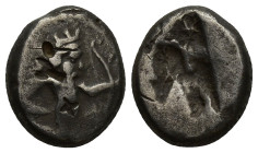 Kings of Persia (Achaemenids). AR Siglos (16mm, 5.3 g), c. 450-400 BC. Obv. The Great King, bearded, in "Knielauf" to right, holding bow and dagger. R...