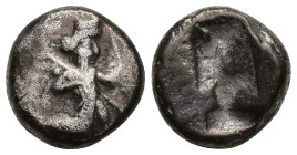 ACHAEMENID EMPIRE, Time of Xerxes II to Darios II. Sardes (Circa 420-375 BC) AR Siglos (15mm, 5.4 g) Obv: Persian king or hero in kneeling-running rig...