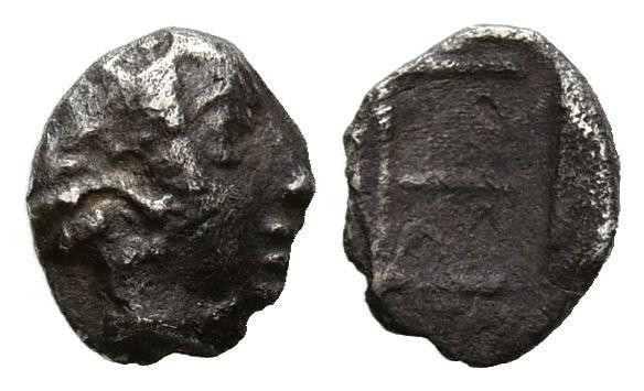 GALIA, Massalia. Obolo. (Ar. 0,23g/7mm). Siglo V-Siglo IV a.C. Anv: Cabeza femen...