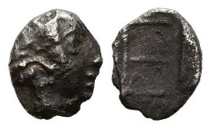 GALIA, Massalia. Obolo. (Ar. 0,23g/7mm). Siglo V-Siglo IV a.C. Anv: Cabeza femenina diademada a derecha. Rev: Cuadripartito. MBC.