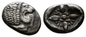 JONIA, Miletos. Dracma. (Ar. 1,08g/10mm). 510-494 a.C. (SNG Copenhagen 952). Anv: Cabeza de león a derecha. Rev: Diseño floral incuso. MBC+.