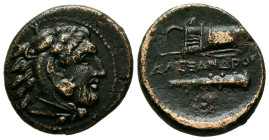 REYES DE MACEDONIA, Alejandro III el Grande. Ae19. (Ae. 5,12g/19mm). 336-323 a.C. (Price 276). Anv: Cabeza de Heracles con piel de león a derecha. Rev...