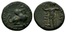 PAMPHYLIA, Perge. Ae13. (Ae. 1,99g/13mm). 260-230 a.C. (SNG BN 355-68). Anv: Esfinge sentada a derecha. Rev: Artemis estante a izquierda portando coro...
