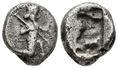 PERSIA, Reino Achaemenida. Siglos. (Ar. 5,12g/15mm). 485-420 a.C. Sardes. (BMC Arabia 22-25). Anv: Rey persa avanzando a derecha. Rev: Incuso. MBC-.