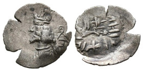 REYES DE PERSIA, Namopad. Obolo. (Ar. 0,54g/13mm). Siglo a.C. (Alram 602). Anv: Busto del rey a izquierda. Rev: Namopat estante a izquierda. MBC-.