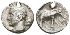 CARTAGONOVA (Cartagena, Murcia). 1/4 Shekel. (Ar. 1,51g/13mm). 235-220 a.C. (FAB-487). Anv: Cabeza de Melkart-Heracles laureada a izquierda con clava....