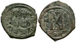 JUSTINO II y SOFIA. Follis. (Ae. 12,43g/37mm). 569-570 d.C. Constantinopolis. (Seaby 360). Anv: Justino II y Sofia sentados de frente portando globo c...