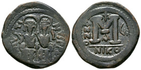 JUSTINO II y SOFIA. Follis. (Ae. 13,55g/30mm). 565-578 d.C. Nicomedia. (Seaby 369). Anv: Justino II y Sofia sentados de frente. Rev: M grande, encima ...