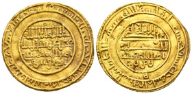 ALMORAVIDES. Alí Ben Yusuf. Dinar. (Au. 3,96g/25mm). 519H. Al-Mariya (Almería). (Vives 1650; Hazard 287). Rev: Letra bajo el área y debajo entre las d...