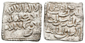 ALMOHADES, Anónimo en nombre de al-Mahdi. Dirham. (Ar. 1,55g/14mm). Sin ceca. (Vives 2088; Hazard 1101). Dos símbolos florales debajo. MBC.