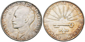 CUBA. 1 Peso. (Ar. 26,80g/38mm). 1953. Centenario del Nacimiento de José Martí (1853-1953). (Km#29). MBC+. Marquitas. Bonita pátina