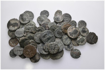 IMPERIO ROMANO. Lote compuuesto por decenas de monedas de bronce pequeños de distintos emperadores romanos del bajo imperio romano. A EXAMINAR.