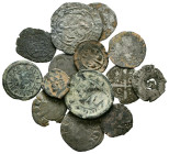 EPOCA MEDIEVAL y MONARQUIA ESPAÑOLA. Conjunto de 14 monedas de distintos reyes, cecas y módulos. A EXAMINAR.