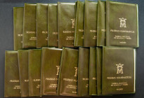 ESTADO ESPAÑOL Y CONTEMPORÁNEO. Conjunto de 32 carteras de la FNMT de los años 1973 (1), 1976 (10) y 1977 (21). Buen estado de conservación general. A...