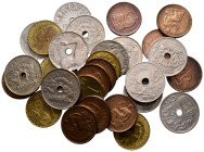 ESPAÑA. Interesante conjunto formado por 30 monedas acuñadas entre 1927 y 1937. Diferentes módulos así como estados de conservación. A EXAMINAR.