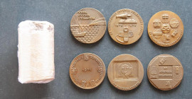 Interesante conjunto de monedas y medallas españolas. Está formado por un cartucho de monedas sello en cartón, con valor de 15 céntimos, emitidas dura...