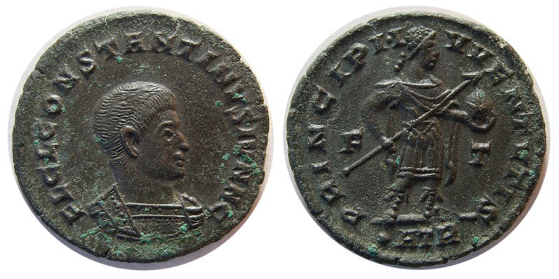 ROMAN EMPIRE. Constantine II, as a Caesar. 217-237 AD. Æ Follis (3.20 gm; 19 mm)...