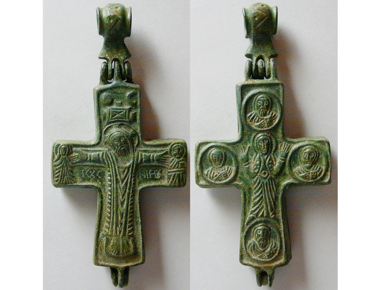 BNYZANTINE EMPIRE. Ca. 10th. Century AD. Large Bronze Cross (79.75 gm; 99mm x 47...