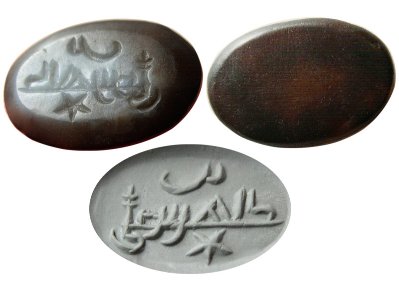 ISLAMIC DYNASTS, Ca. 8th-10th. Century AD. Agate Seal (1.30 gm; 18mm x 12mm). Ku...