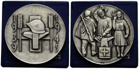 Medaillen / Medals
 Silbermedaille / Silver medal 1945 60.00 mm. Silber 0.925. Randzahl 422. Stempel von / by Ramseyer. Huguenin. In Originaletui / W...