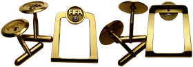 Objekte / Objects
Fédération Internationale de Football Association FIFA Manschettenknöpfe Gold 0.750 27.1 g. FIFA Manschettenknöpfe und Geldscheinkl...