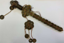Münzschwert / Coin sword
Qing-Dynastie (1644 - 1911) Käsch-Schwert / Cash sword 19 Jh. ca. 320.0 mm. China Geisterschwert (Votive). Münzen der Qing-D...