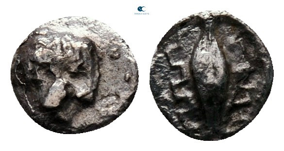 Ionia. Magnesia ad Maeander circa 450-400 BC. 
Tetartemorion AR

6 mm, 0,18 g...