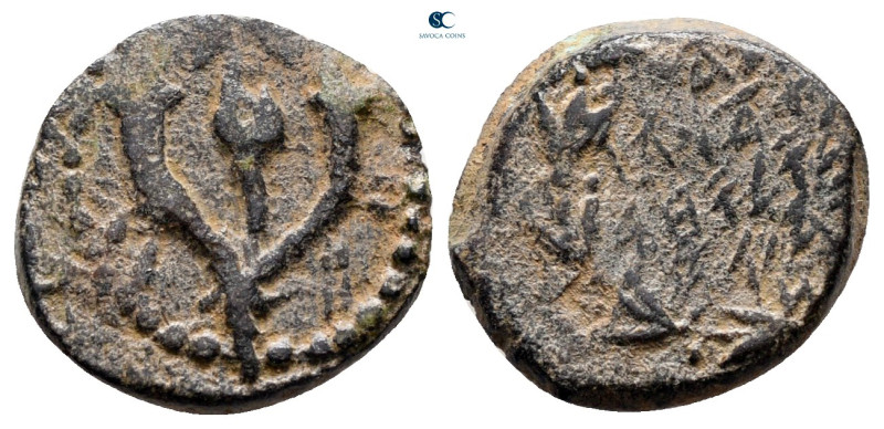 Judaea. Jerusalem. John Hyrcanus I 135-104 BC. 
Prutah Æ

14 mm, 1,80 g


...