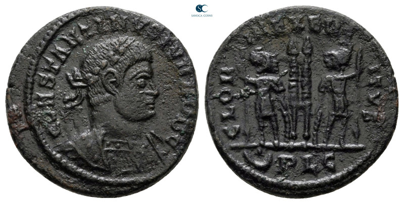 Constantine II, as Caesar AD 317-337. Lugdunum
Follis Æ

17 mm, 2,39 g


...