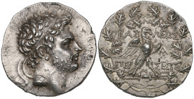 Kings of Macedon, Perseus (179-168 BC), tetradrachm, diademed head right, rev., eagle standing on thunderbolt within oak wreath; three monograms in fi...