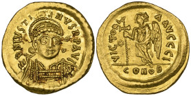 Justin I (518-527), solidus, Constantinople, 518-522, facing bust, rev., Victory standing left holding inverted Christogram-topped staff; officina Ι; ...